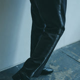 [Unisex] Denim-like Side Stripe Tapered Slacks (BLACK)